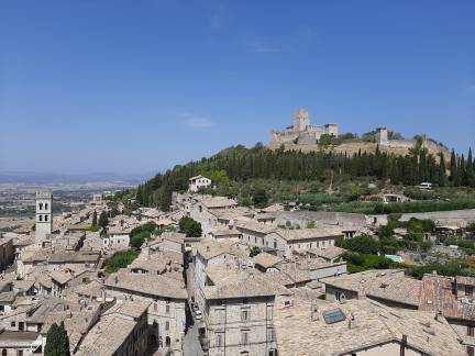 Vue d'Assise et de la Rocca Maggiore depuis le clocher de la cathédrale de San Rufino