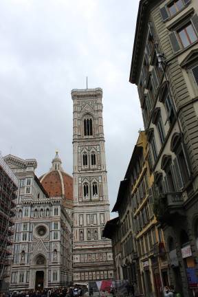Campanile di Giotto alla destra del Duomo