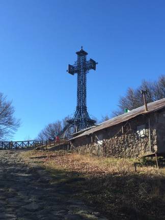 Croix monumentale au sommet de l'Amiata