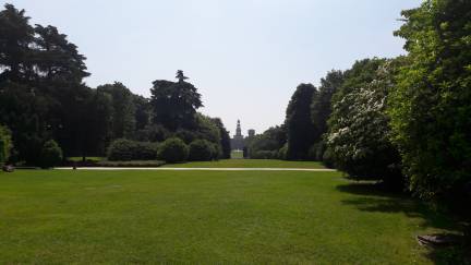 Le parc Sempione avec le château Sforzesco au loin