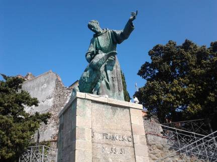 산 프란체스코의 동상