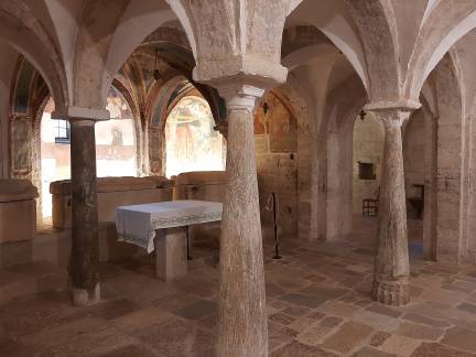 サン ポンツィアーノ教会の中世の回廊