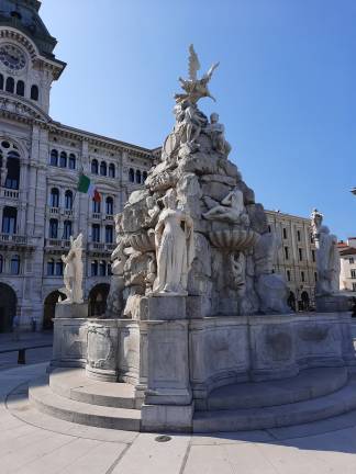 Brunnen der vier Kontinente auf der Piazza Unita d'Italia
